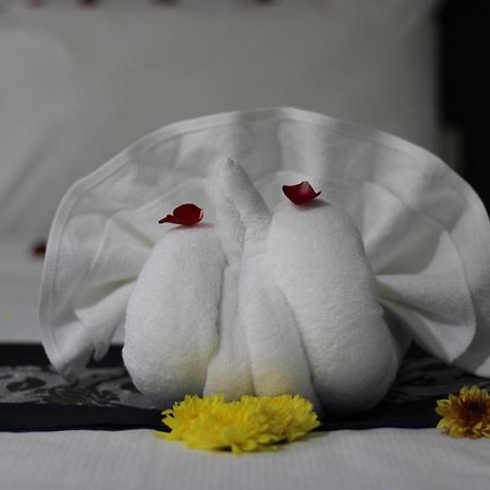Chana Hotel Phuket Екстериор снимка