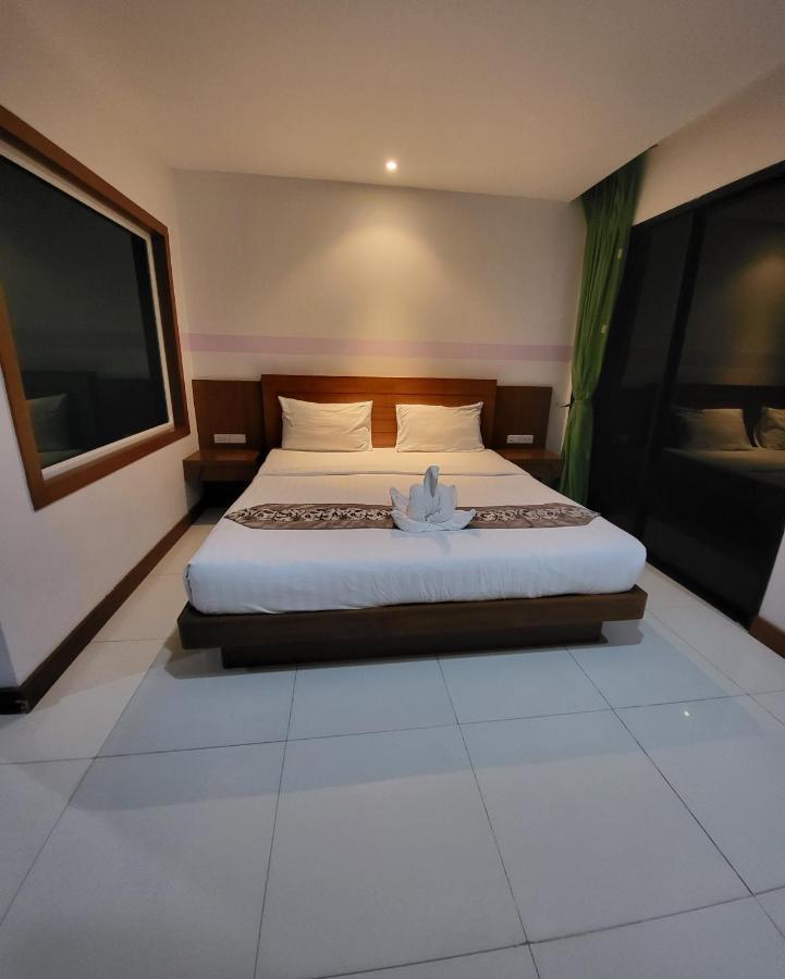 Chana Hotel Phuket Екстериор снимка