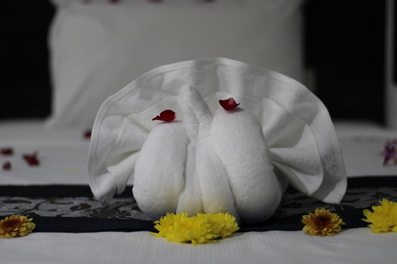 Chana Hotel Phuket Екстериор снимка