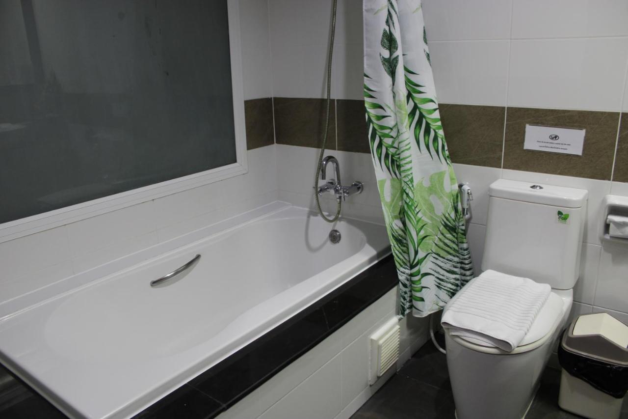 Chana Hotel Phuket Екстериор снимка
