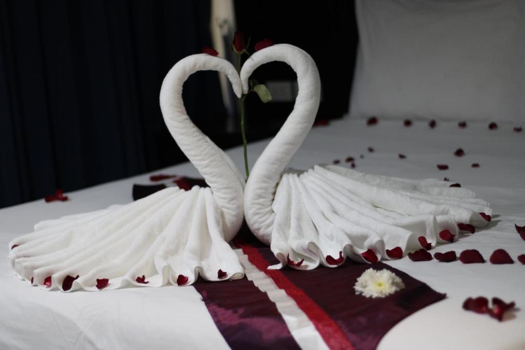 Chana Hotel Phuket Екстериор снимка