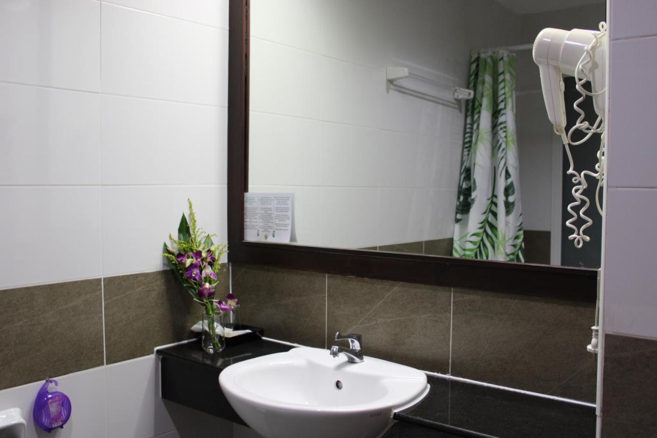 Chana Hotel Phuket Екстериор снимка