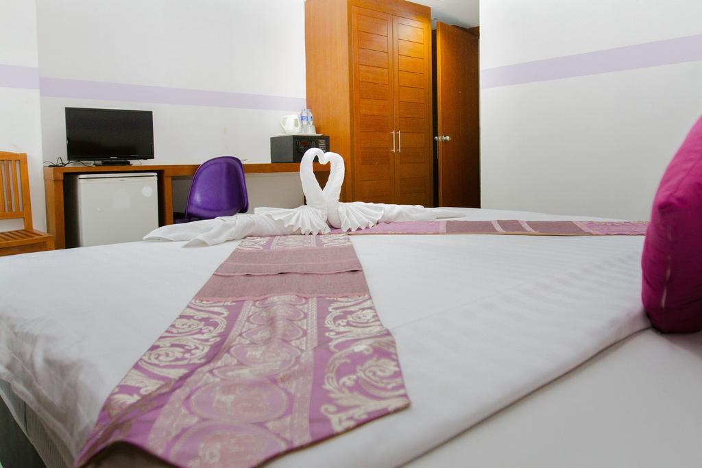 Chana Hotel Phuket Екстериор снимка