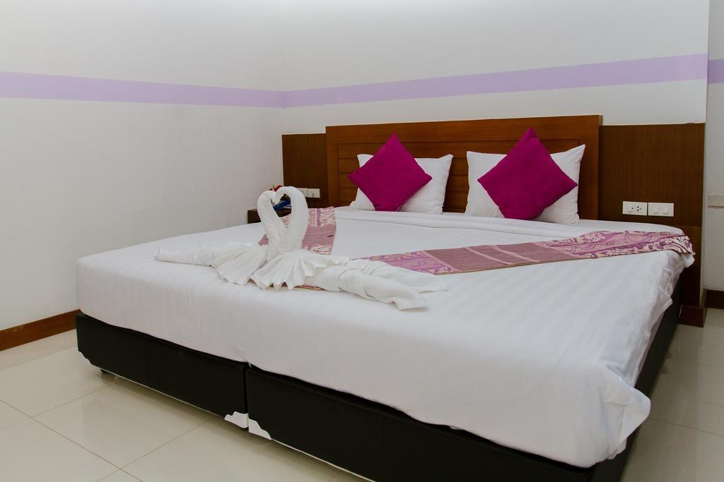 Chana Hotel Phuket Екстериор снимка