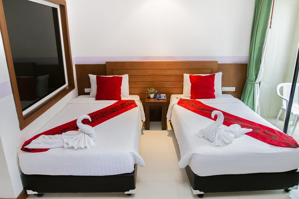 Chana Hotel Phuket Екстериор снимка
