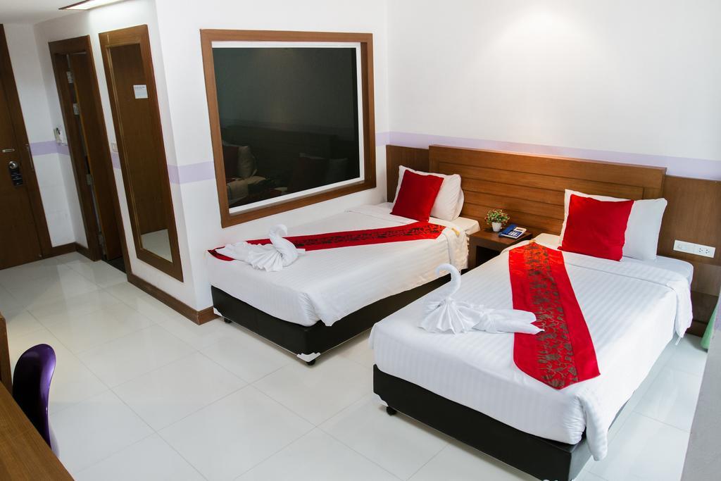 Chana Hotel Phuket Екстериор снимка