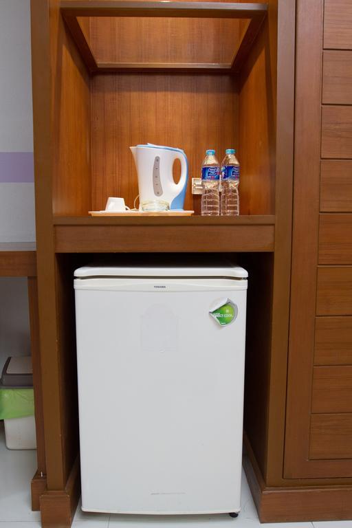 Chana Hotel Phuket Екстериор снимка