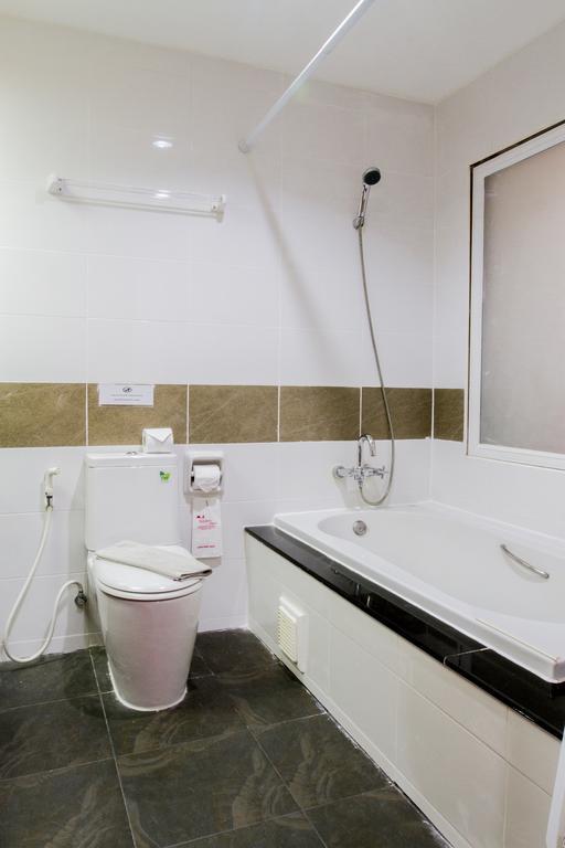 Chana Hotel Phuket Екстериор снимка