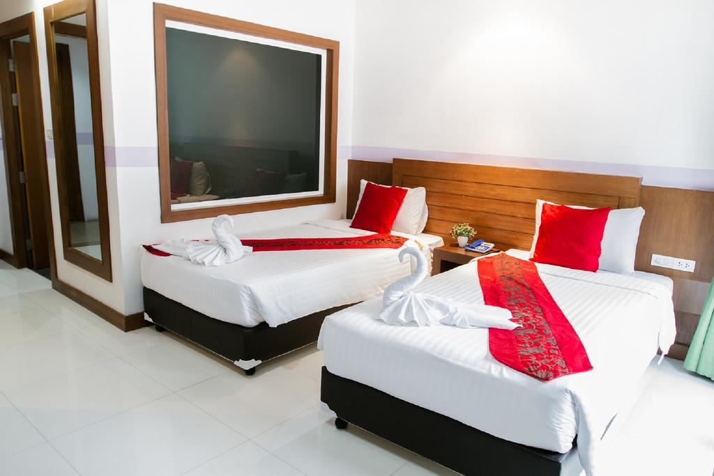 Chana Hotel Phuket Екстериор снимка