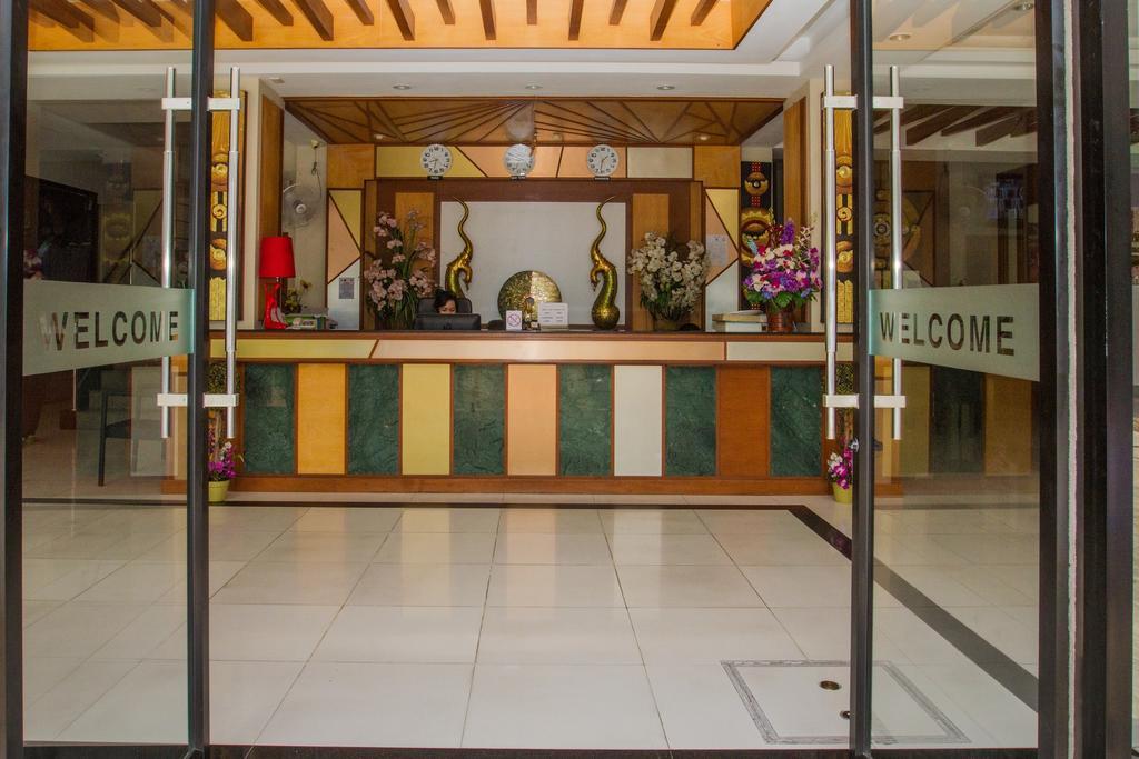 Chana Hotel Phuket Екстериор снимка