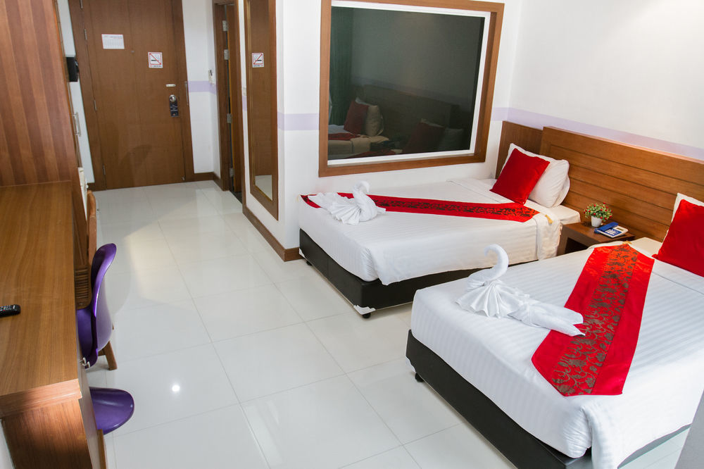 Chana Hotel Phuket Екстериор снимка